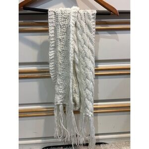 White knit scarf​